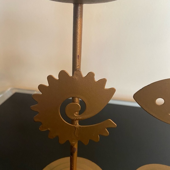 Pair of Brass colored fish and shell candle holder - Picture 4 of 9